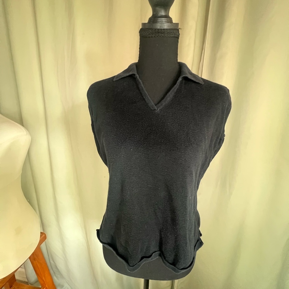 Black Sleeveless V-Neck Top